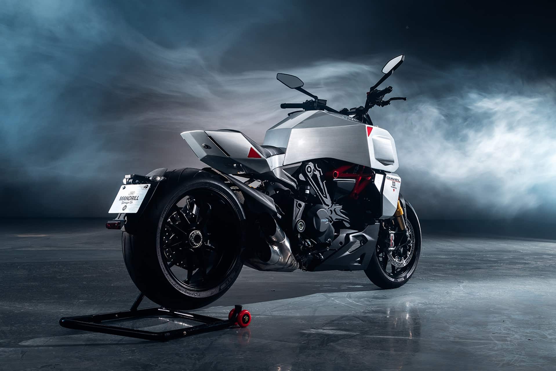 Ducati Diavel V2 by Mandrill Garage: "Journey to the future" with reminiscences of the past