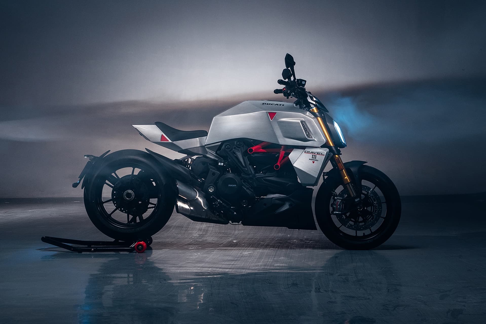 Ducati Diavel V2 by Mandrill Garage: "Viaje al futuro" con reminiscencias del pasado