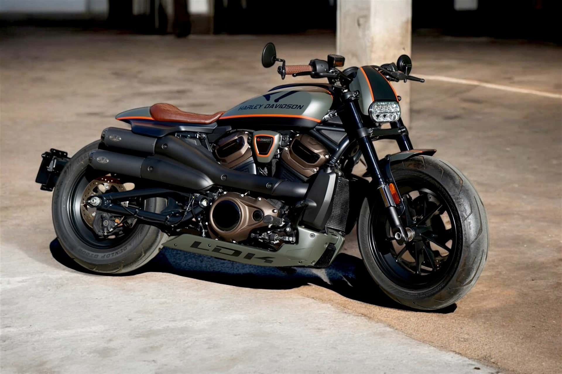 Antonio Orozco estrena su flamante Sportster 1250 S customizada por el equipo de LDK