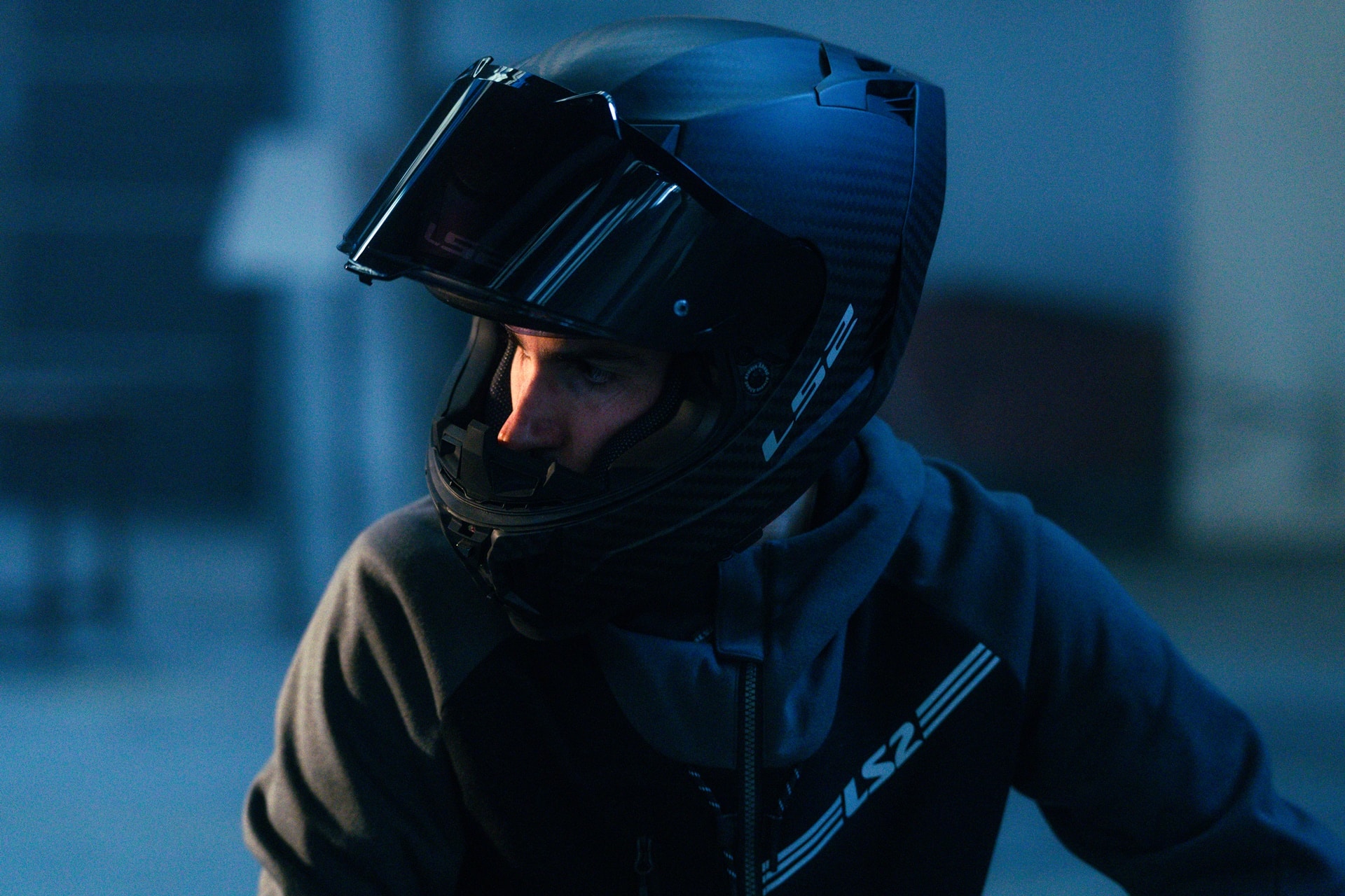 Casco LS2 Dragon: un integral al carbono de alto rendimiento