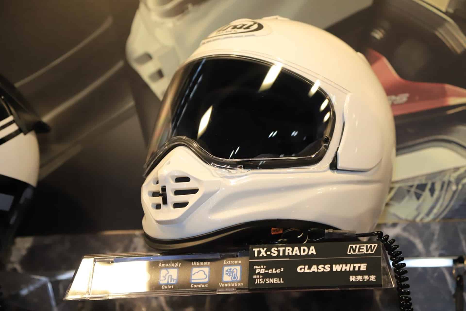 Arai presenta el nuevo TX-Strada, el casco integral de imagen neo retro inspirado en el actual Tour-Cross V