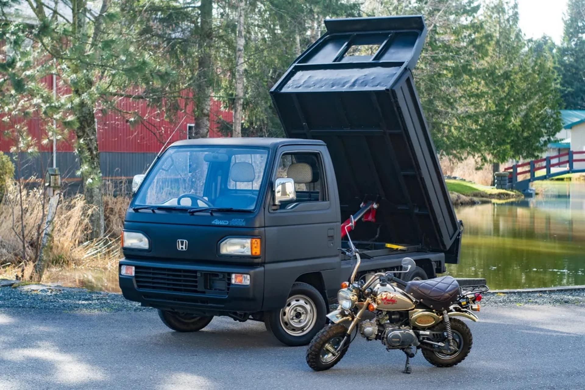 Si eres un verdadero amante de Honda, deberías de conocer este pack de camión volquete y minimoto que está a la venta