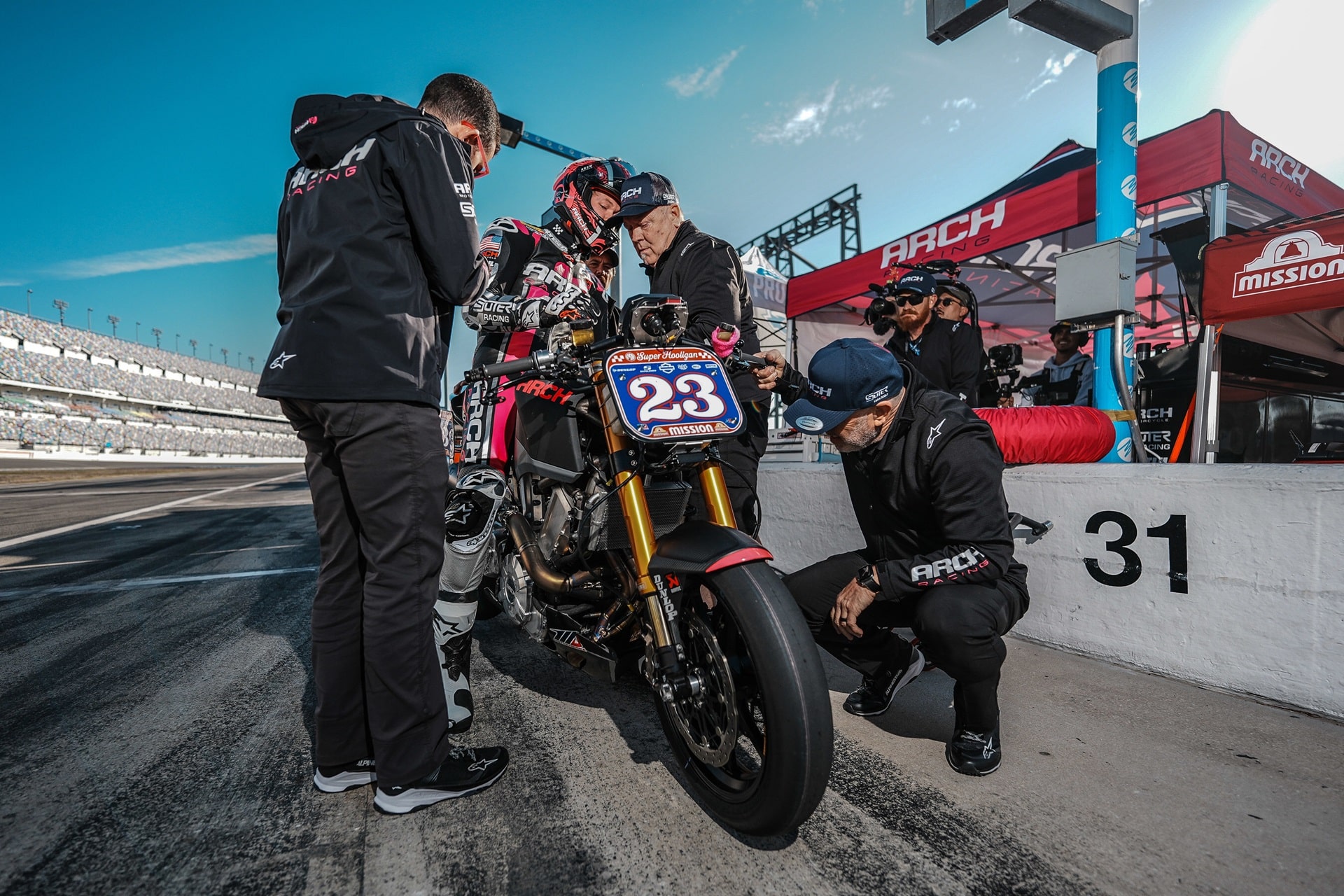 Arch Motorcycle debuts in the Motoamerica Super Hooligan 2025 with docuserie included