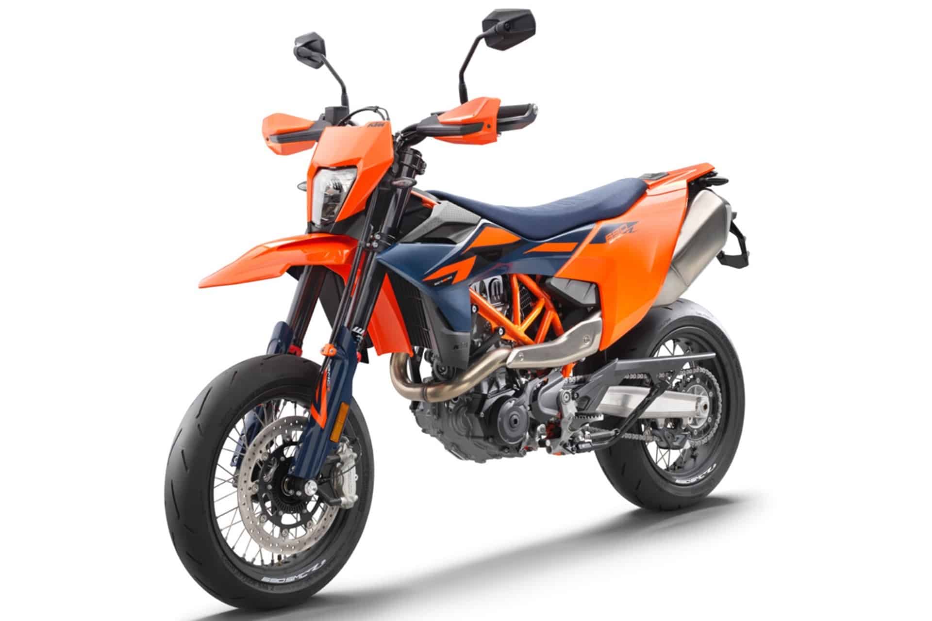 KTM officially presents its new 690 Enduro R and 690 SMC R 2026