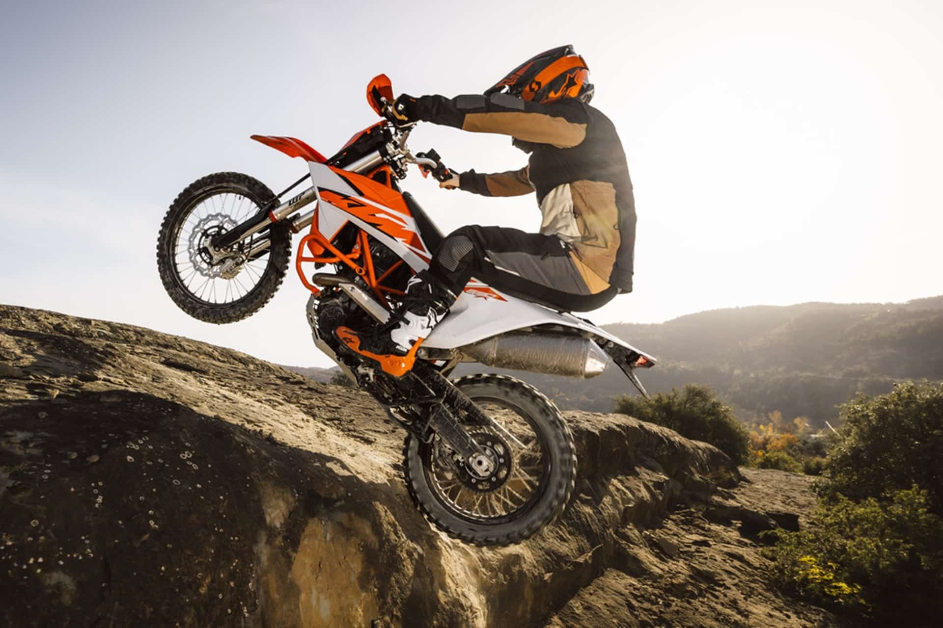 KTM officially presents its new 690 Enduro R and 690 SMC R 2026