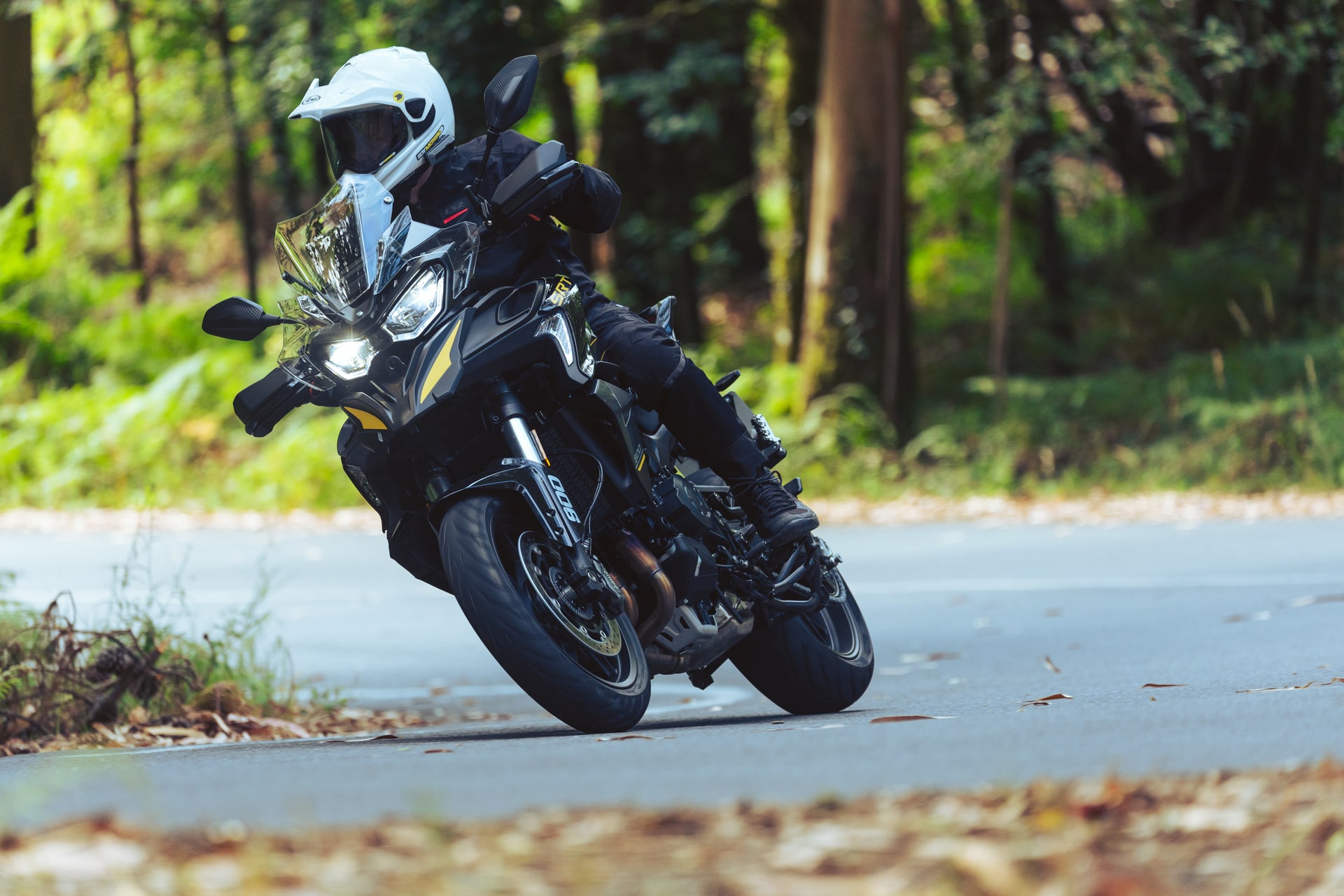 Test QJ Motor SRT 900 S/SX