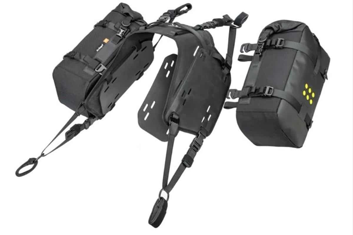 Kriega wears this Honda Nx650 Rally with its range of accessories Os-Base Adventure