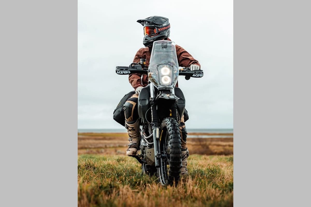 Kriega wears this Honda Nx650 Rally with its range of accessories Os-Base Adventure