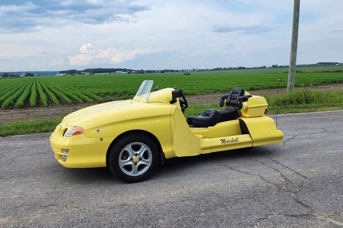 How to spoil in the same project a Hyundai Coupe and a Honda Goldwing