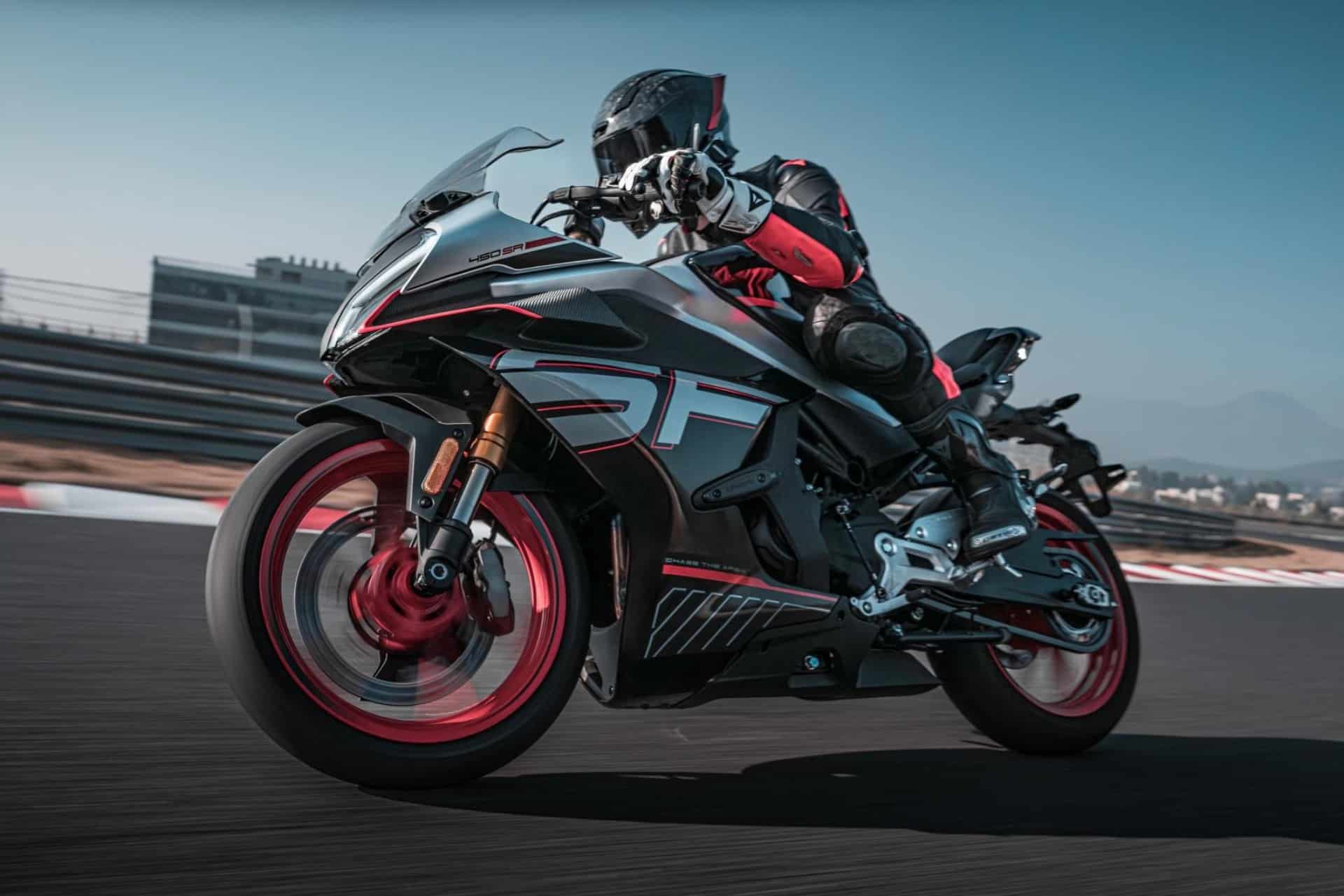 KTM RC 490 - CFMOTO 450SR