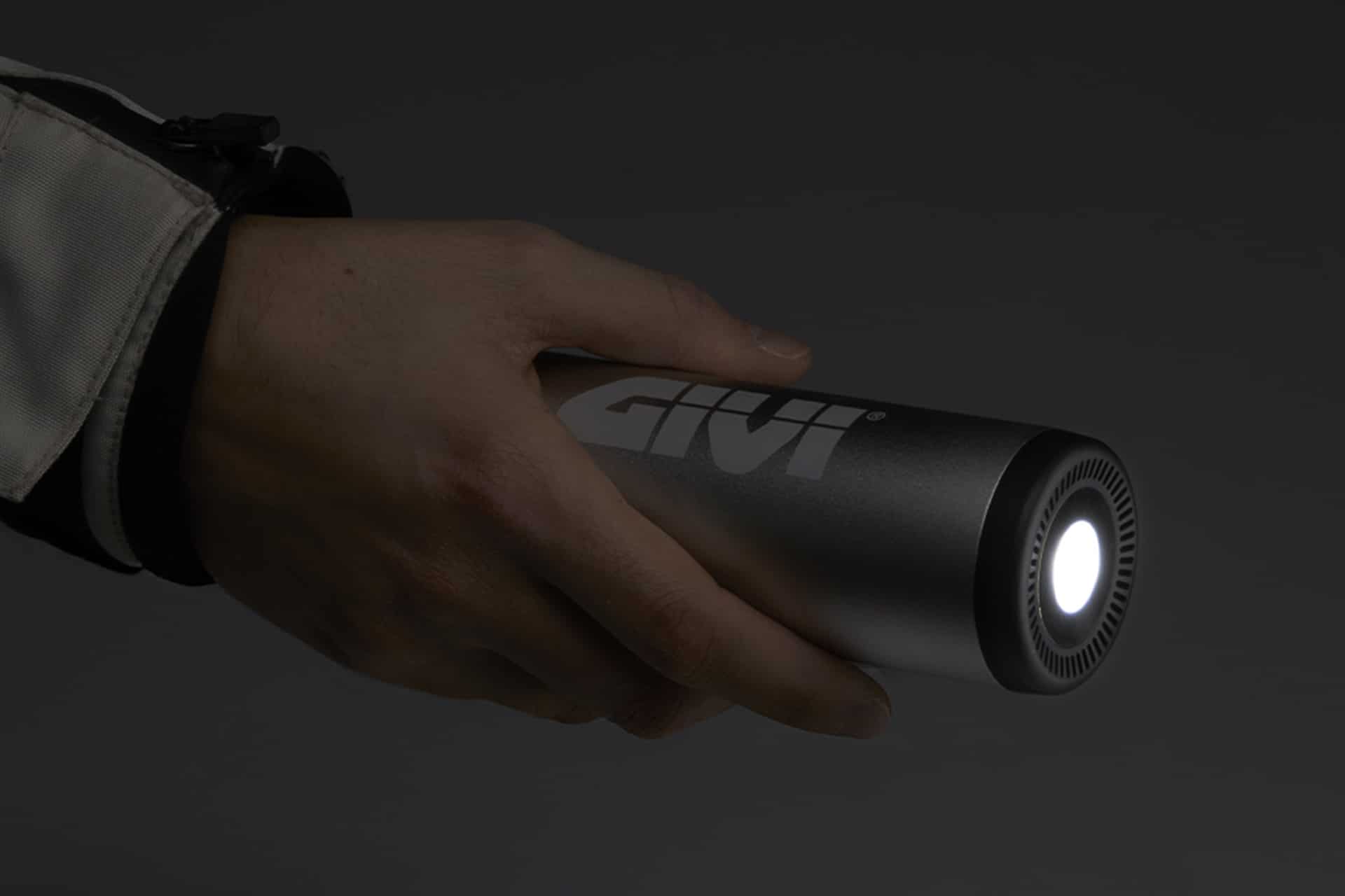 New Givi S502 rechargeable compressor: a faithful companion in our biker outlets