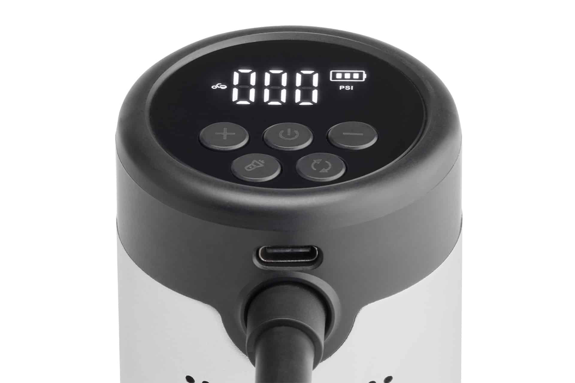 New Givi S502 rechargeable compressor: a faithful companion in our biker outlets