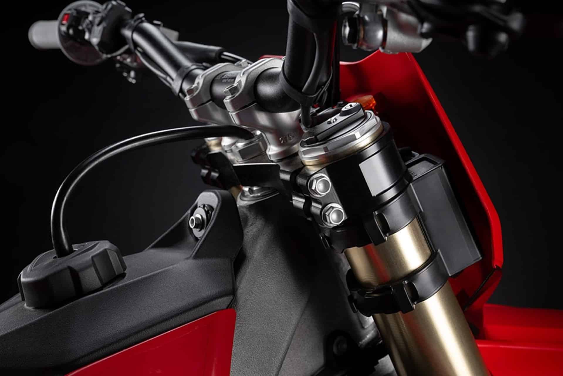 Photos: Ducati Performance presents its new range of accessories for the demo450 mx for maximum track performance