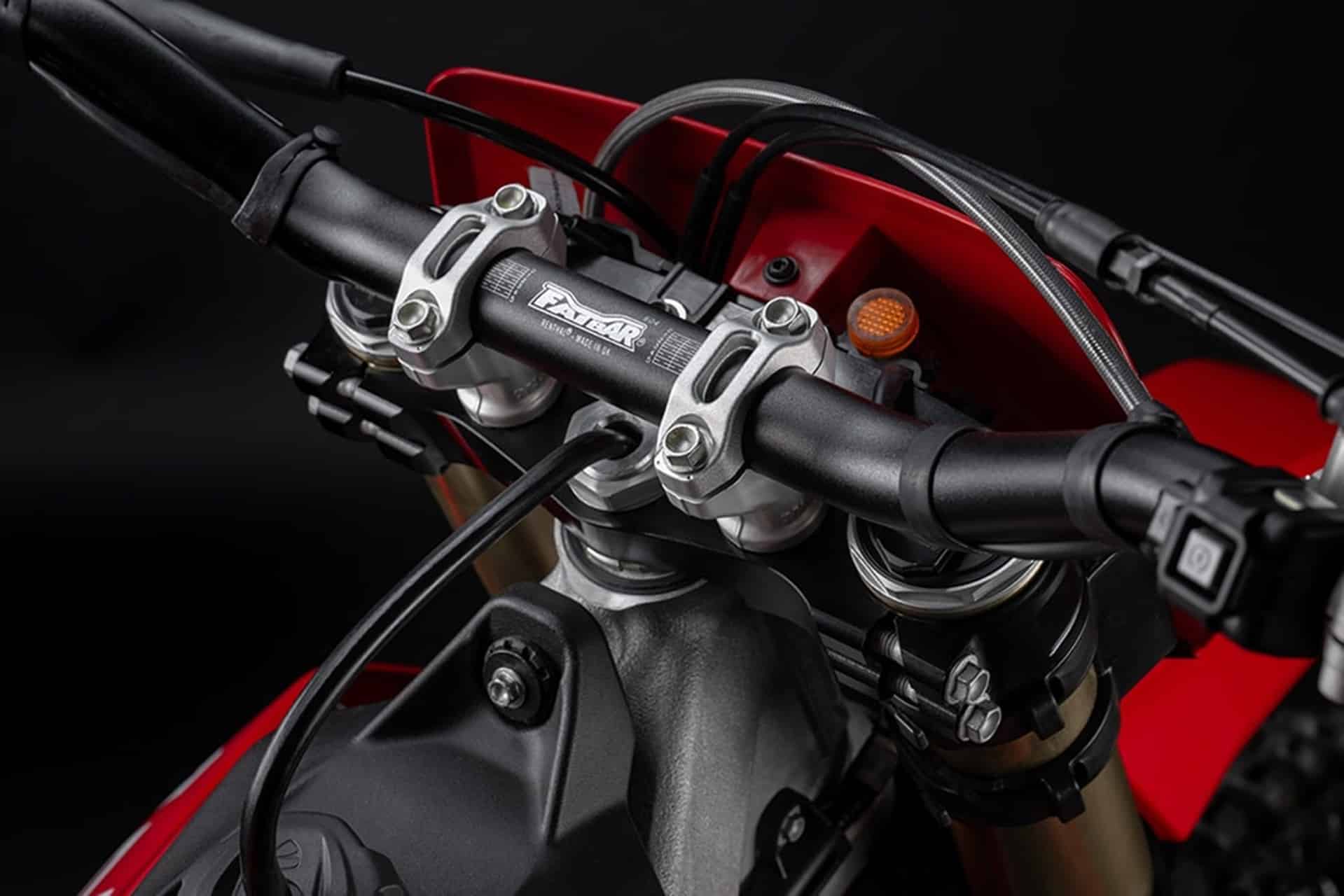 Photos: Ducati Performance presents its new range of accessories for the demo450 mx for maximum track performance