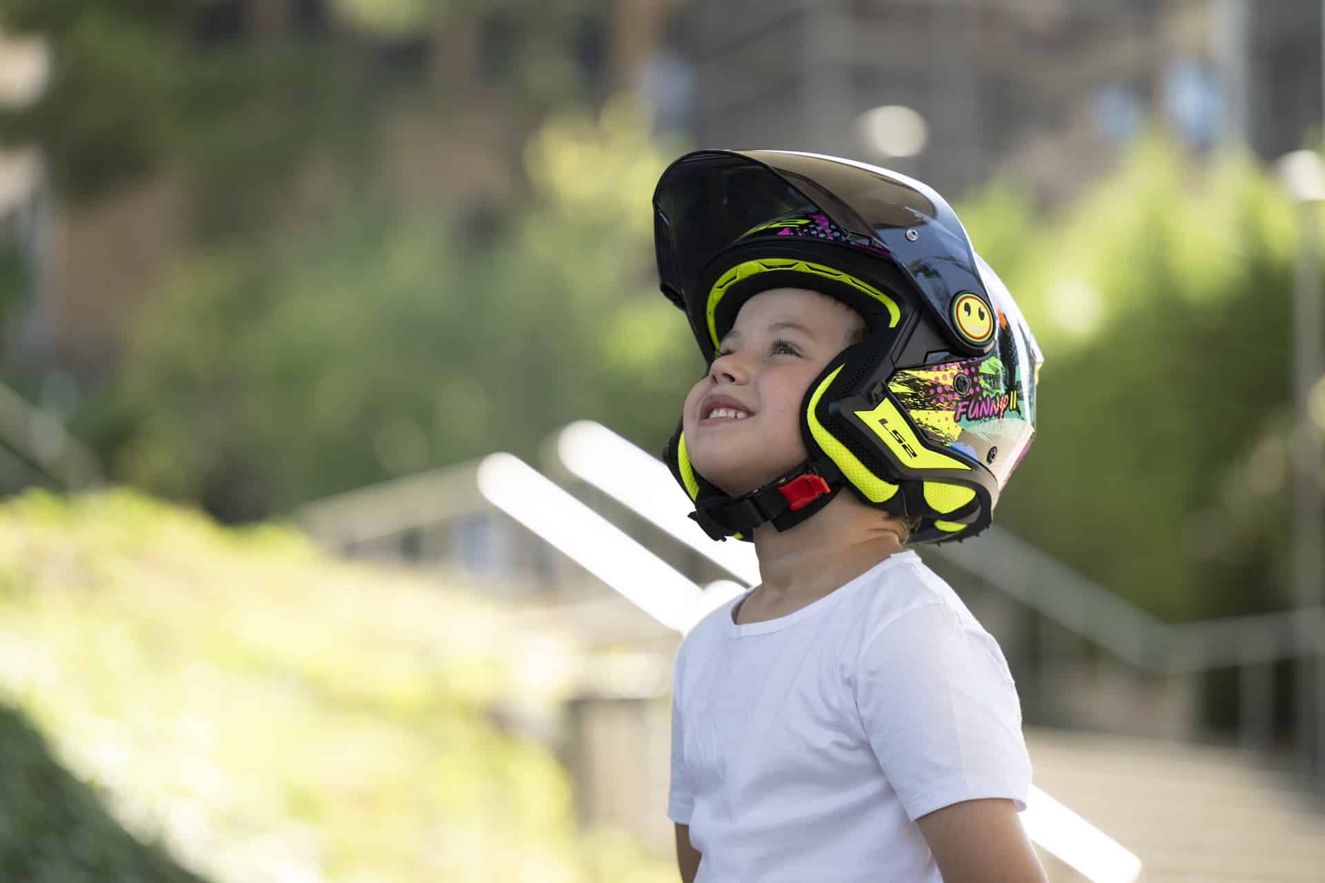 Colección Junior LS2 2025: Porque la protección también forma parte del equipaje escolar