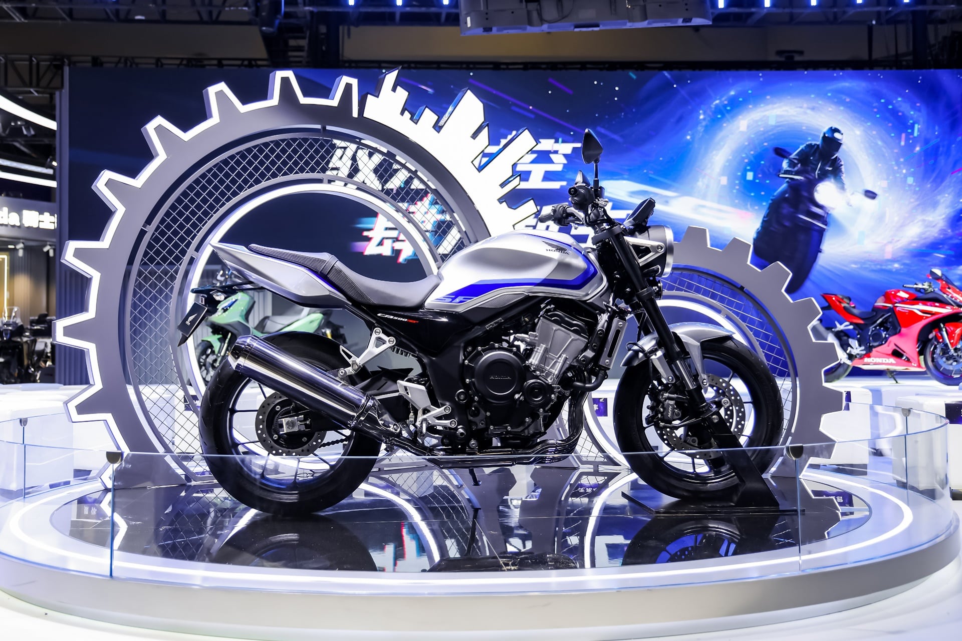 Honda presenta su nueva CB500 Super Four con motivo del CIMAMotor 2025