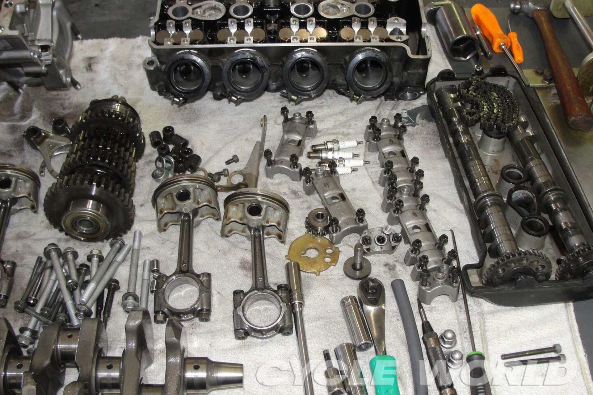 Yamaha R1 Custom 2000