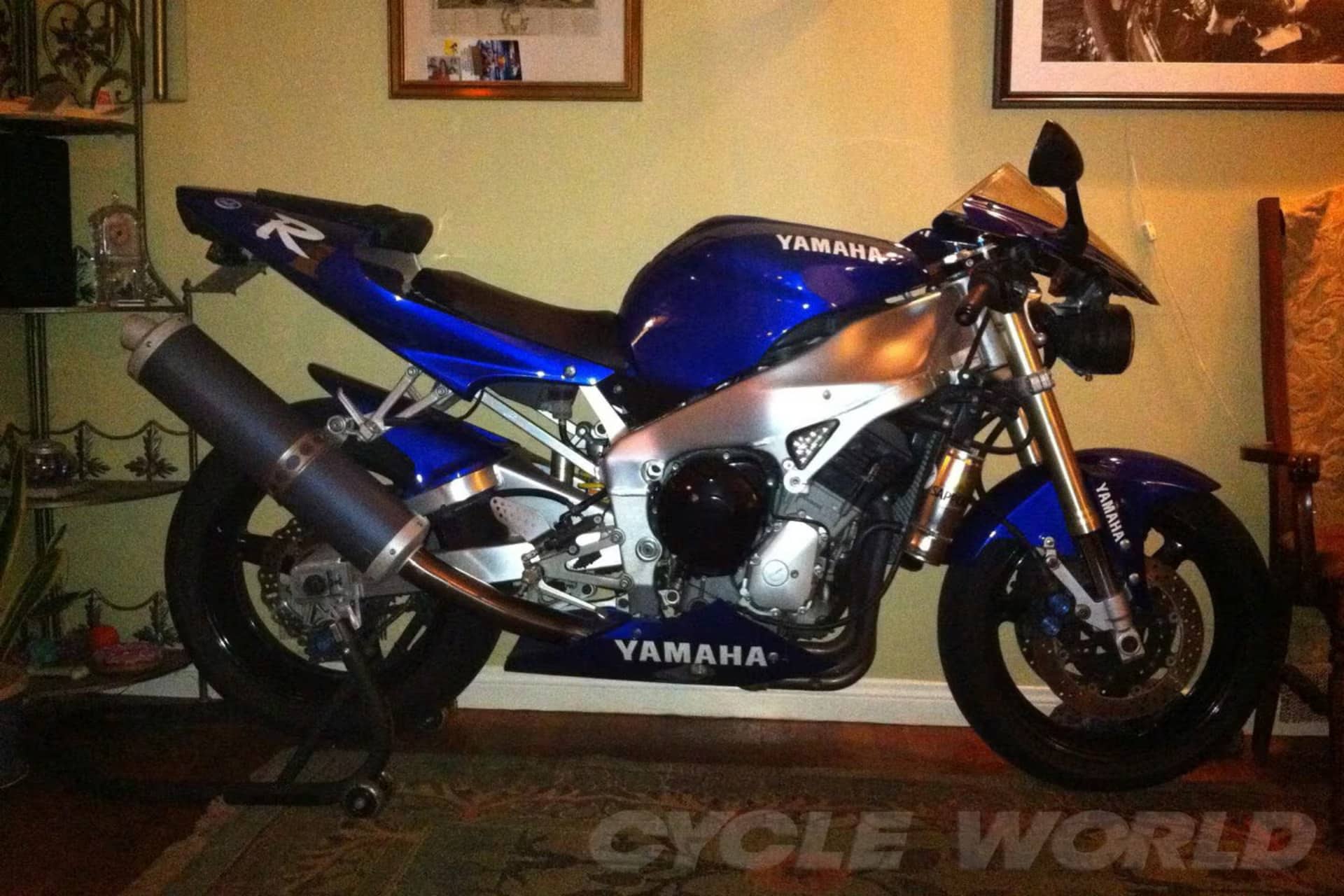 Yamaha R1 Custom 2000