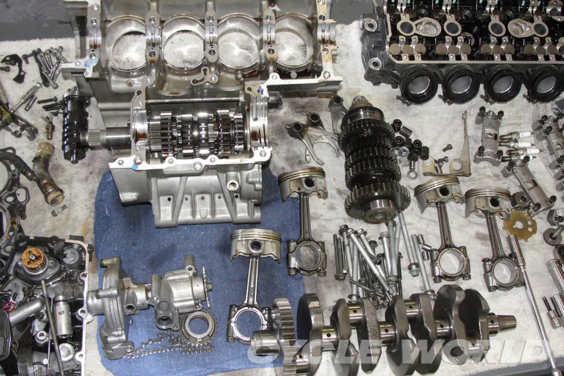 Yamaha R1 Custom 2000