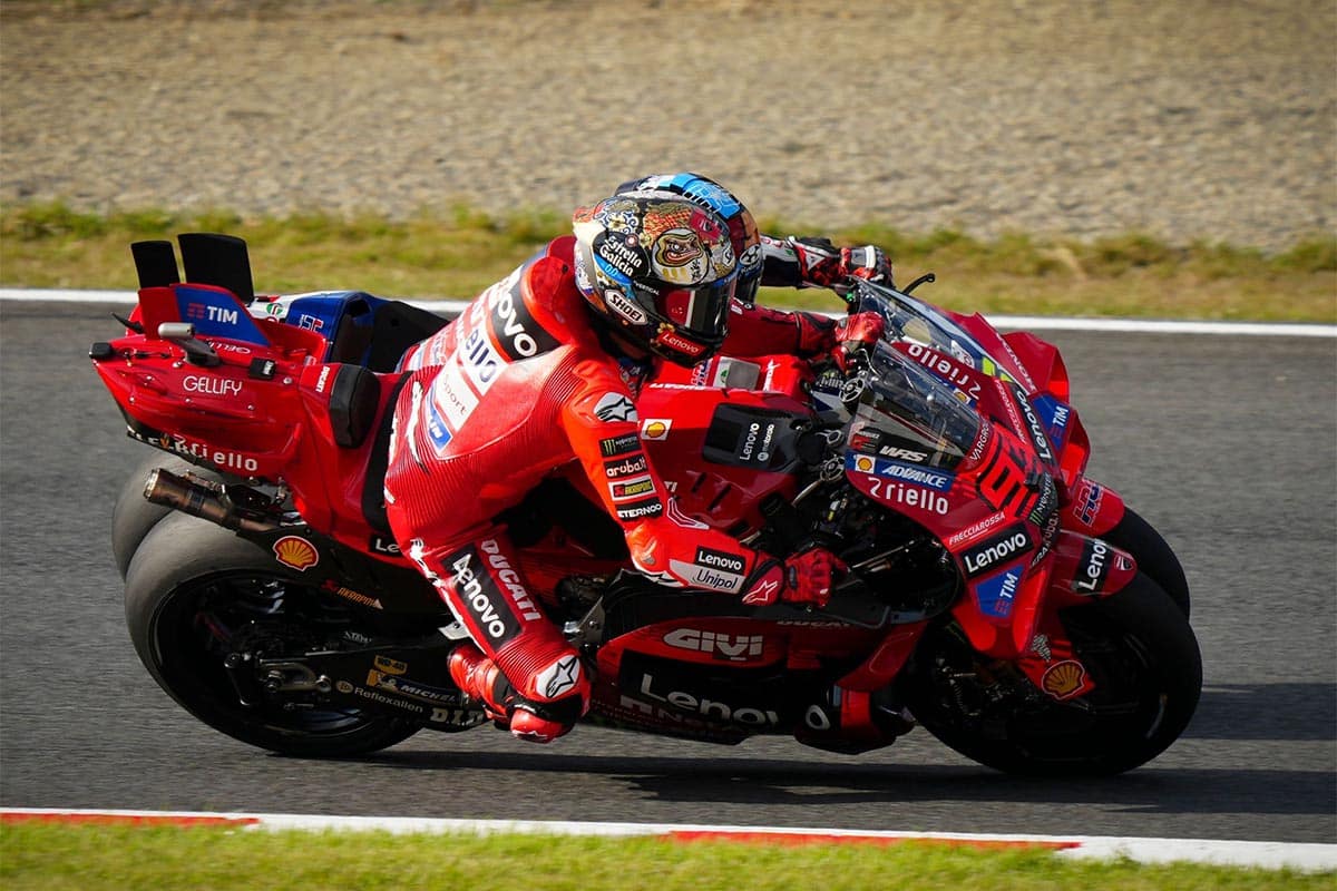 ¿Quieres el casco con el que Marc Márquez ha ganado su noveno título? Pues está a la venta