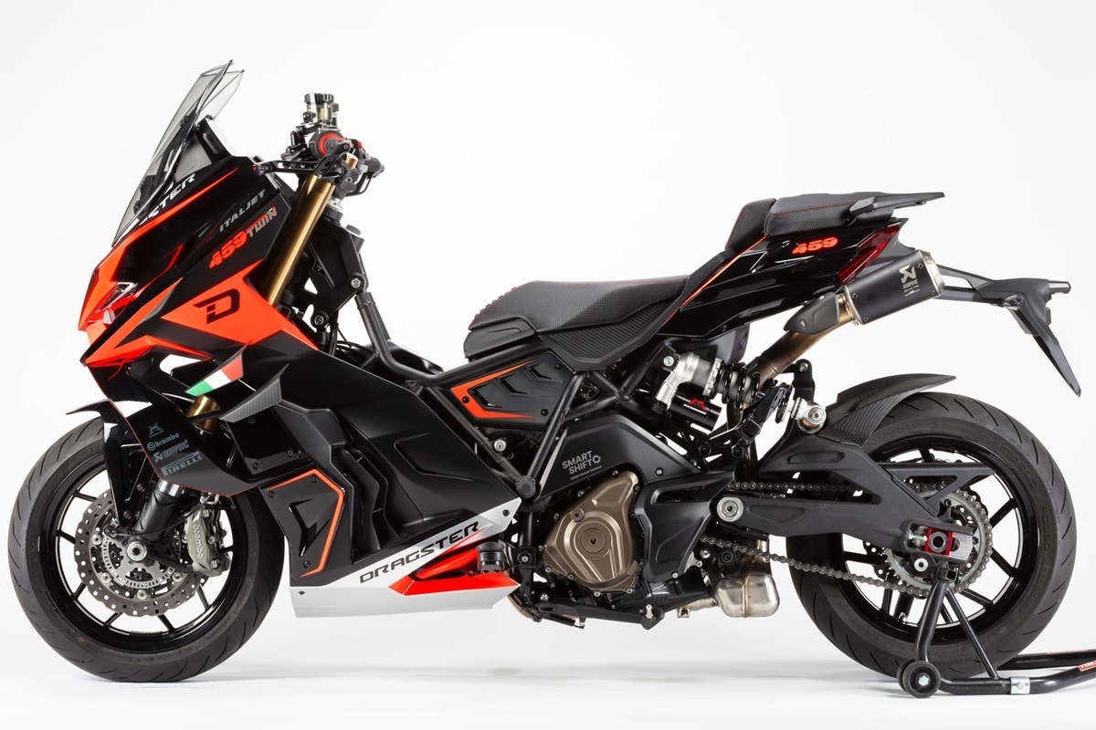 Italjet delights us with the world premiere of its new Dragster 459 Twin SmartShift and Roadster 400