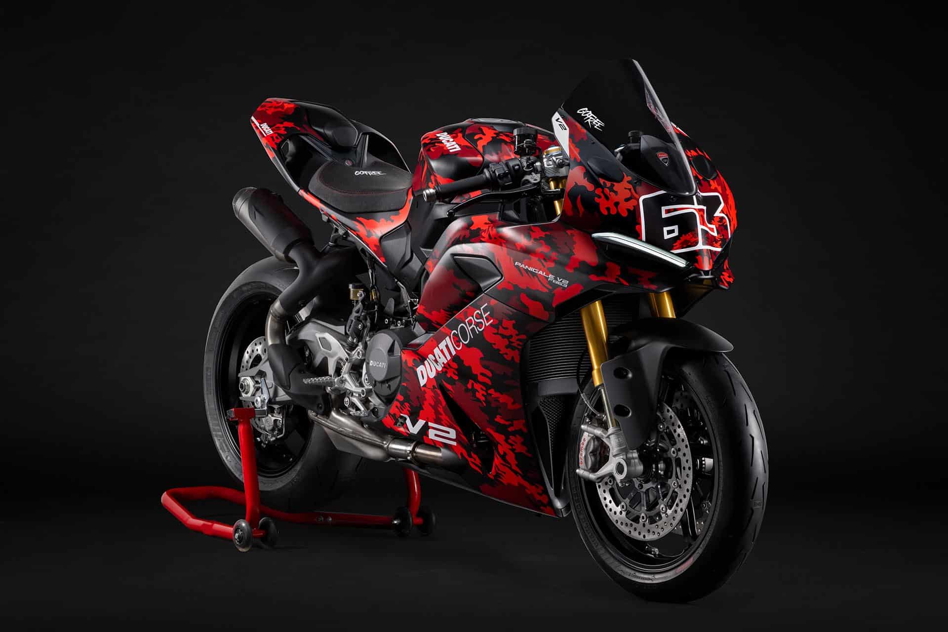 Bagnaia's motorcycle reproduces the camouflage pattern that the three-time champion wears on gloves, boots and helmet