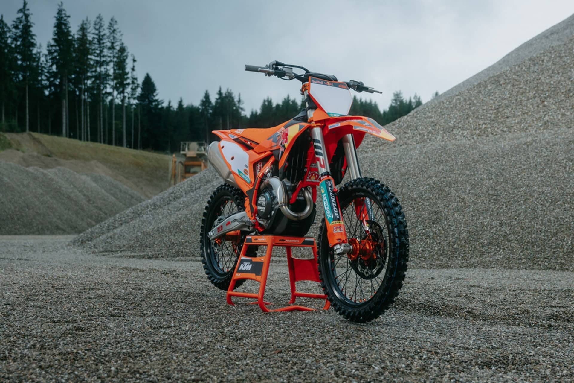 The 2026 KTM SX-F Factory Edition returns to set the bar higher