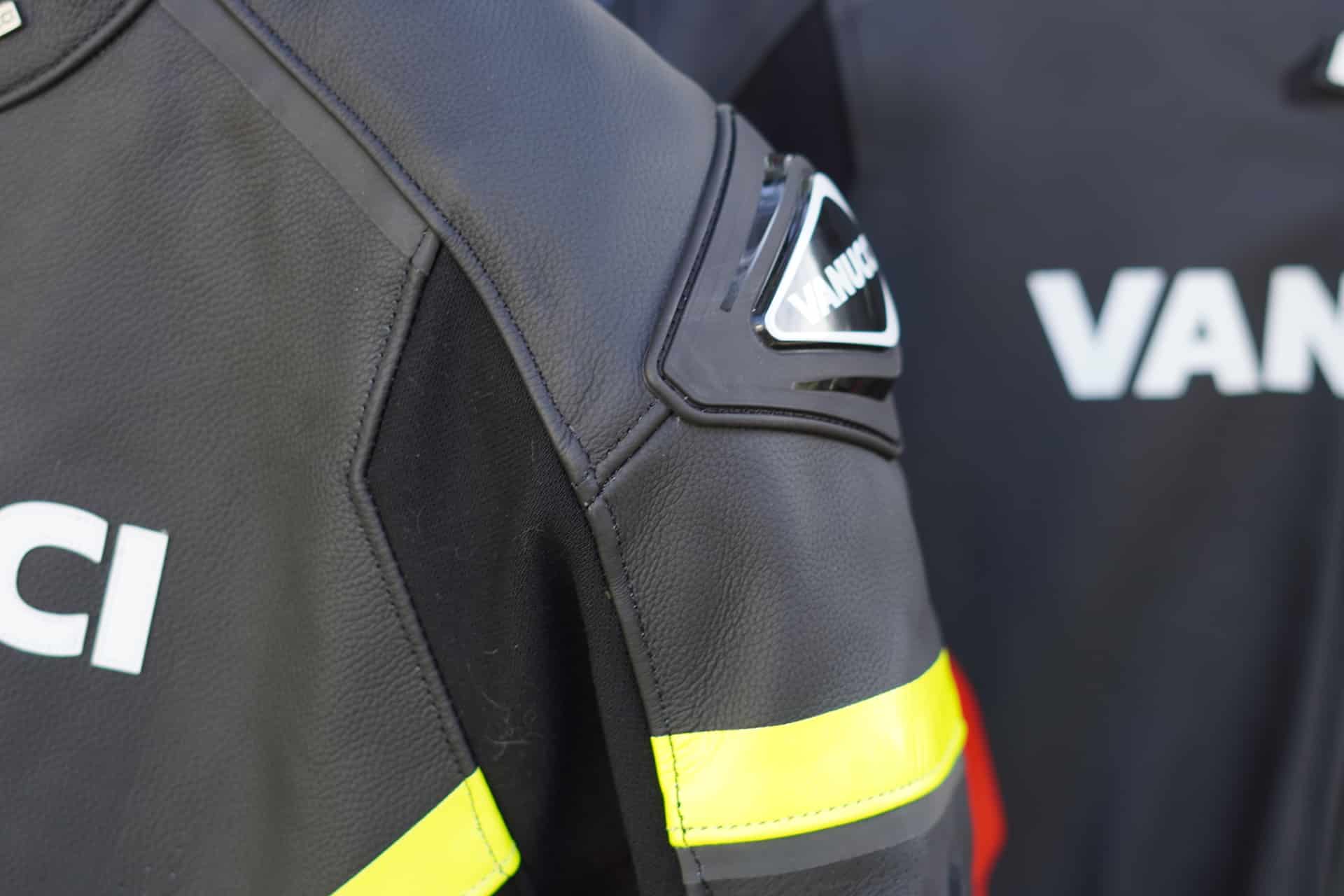 Tips for choosing a leather jumpsuit and not staying "in leather"