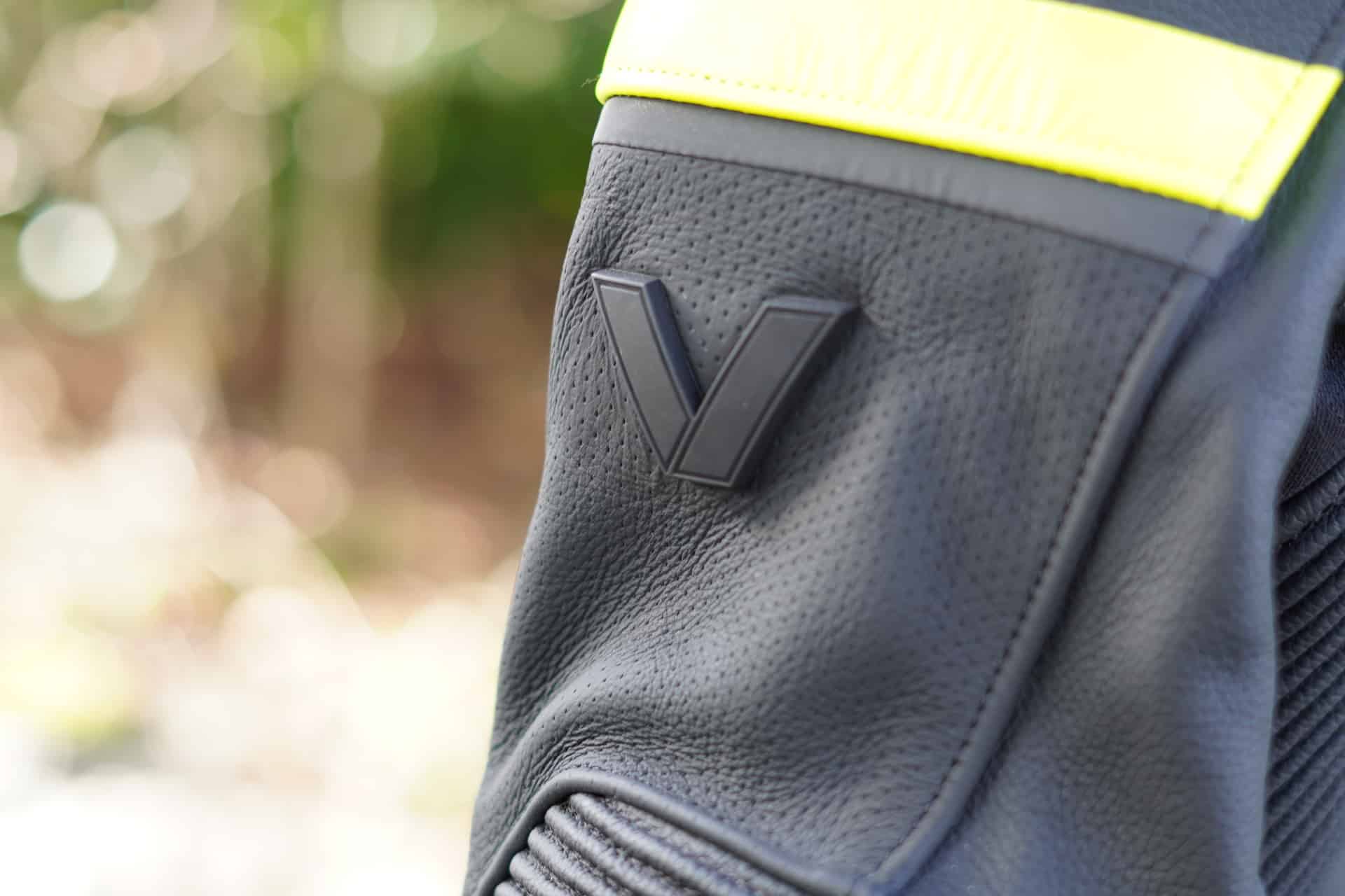 Tips for choosing a leather jumpsuit and not staying "in leather"