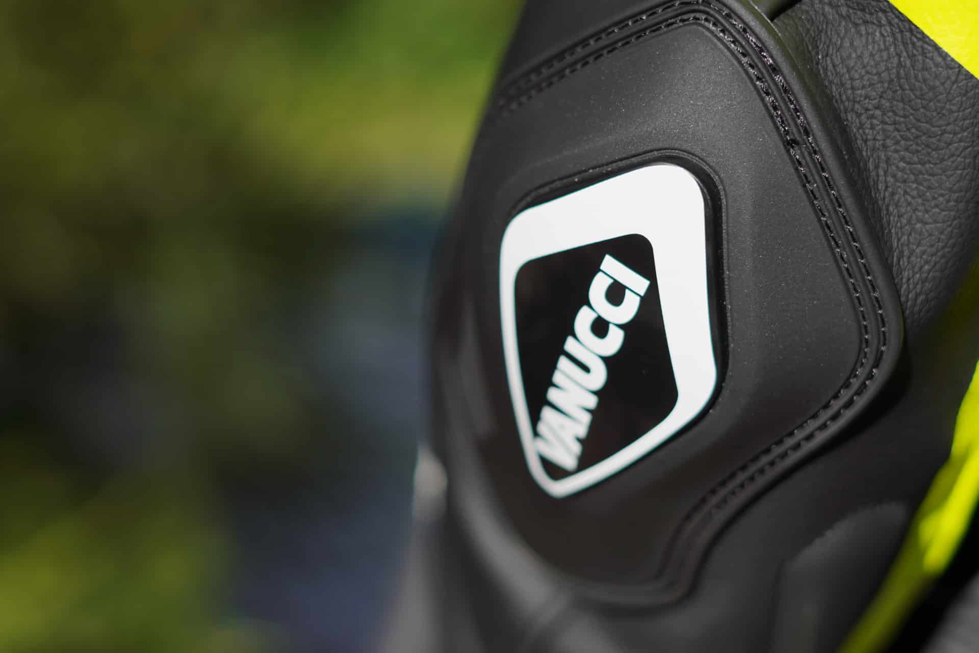 Tips for choosing a leather jumpsuit and not staying "in leather"