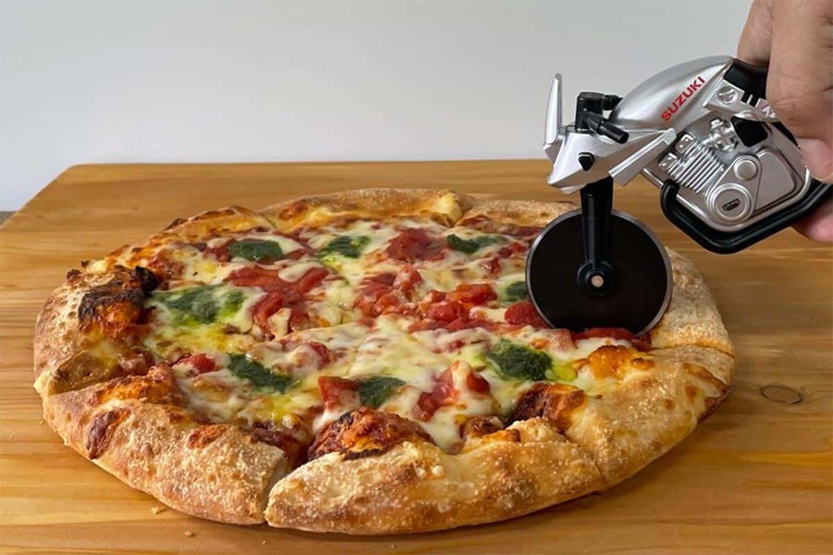 Corta pizzas moteros: mezclando pasiones…