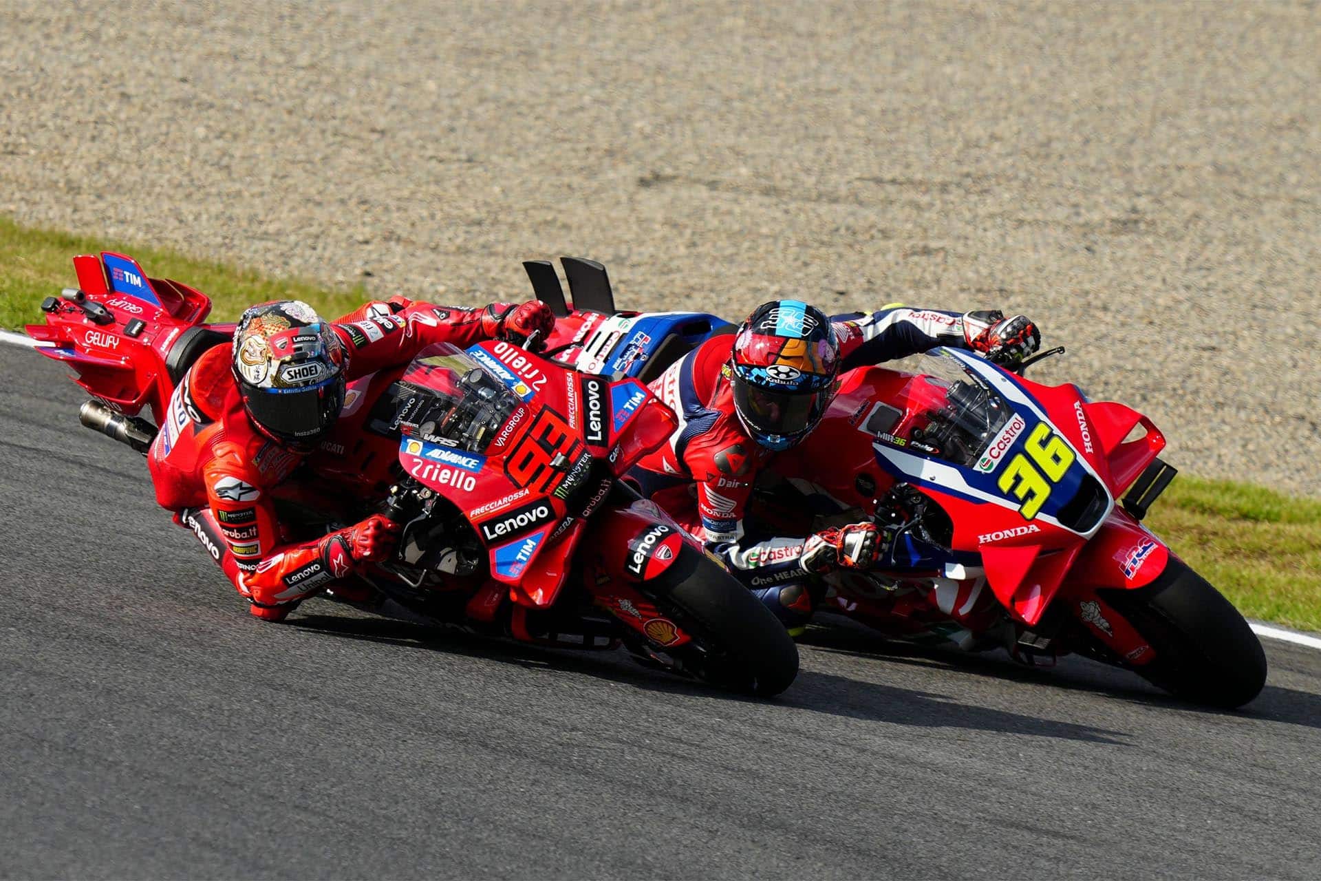 When everything is in place Marc begins the attack