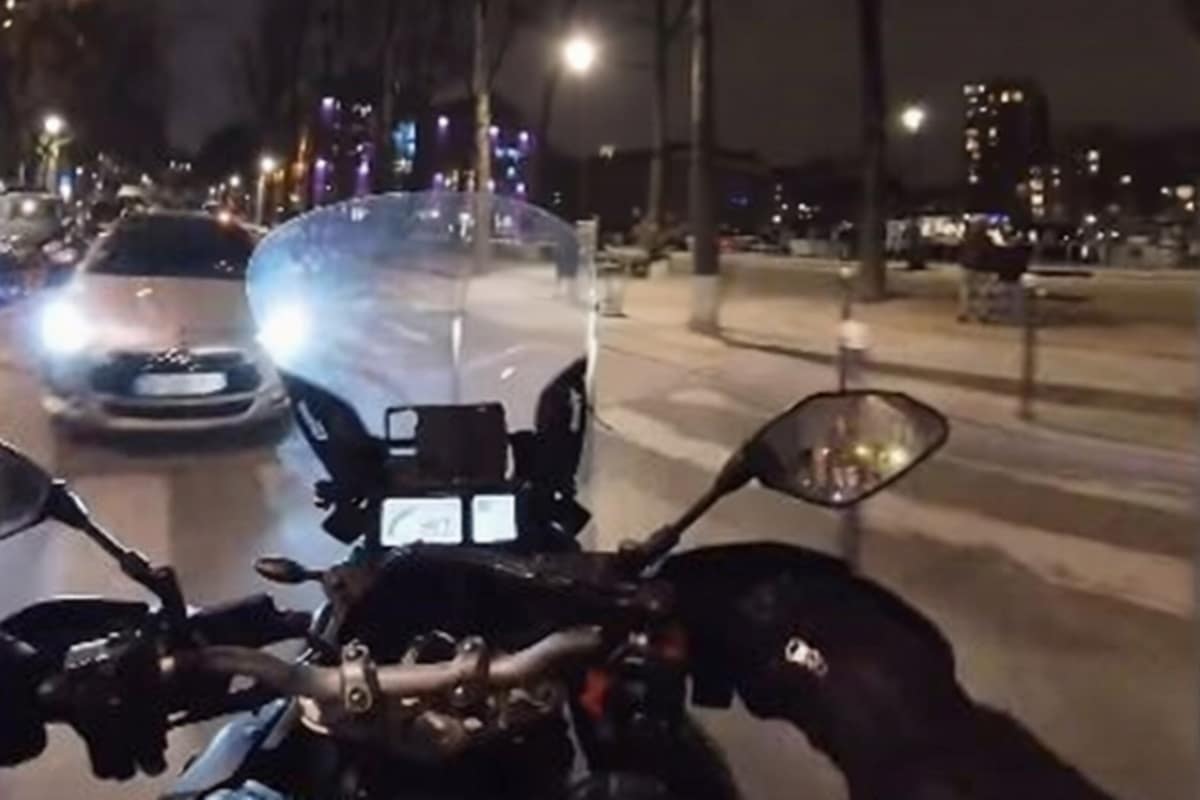 Police chase through the streets of Paris almost like a movie