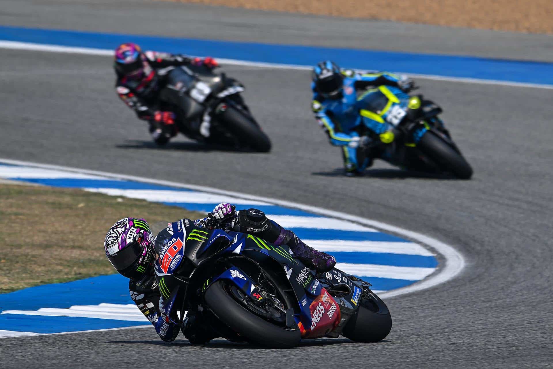 La crisis de Yamaha en MotoGP sigue y Quartararo explota con una “peineta” a su M1