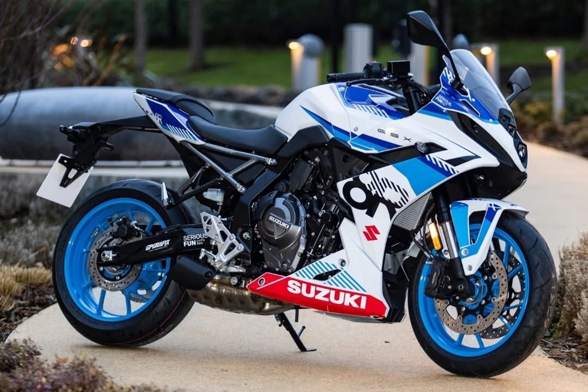 The Suzuki GSX 8R Sporting A Marked retro racing Look Theuth