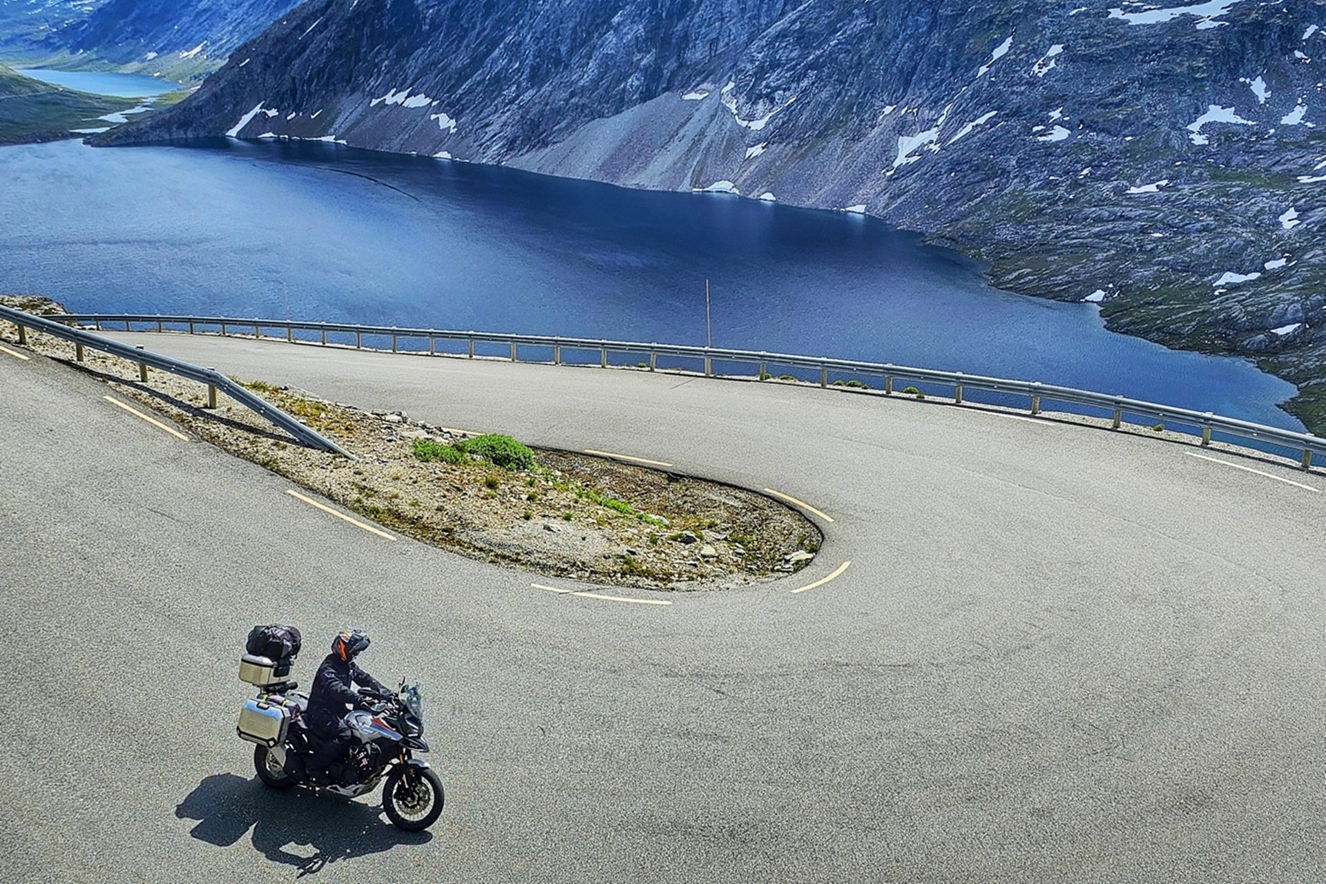 This is how Continental's EasyHandling technology works when cornering