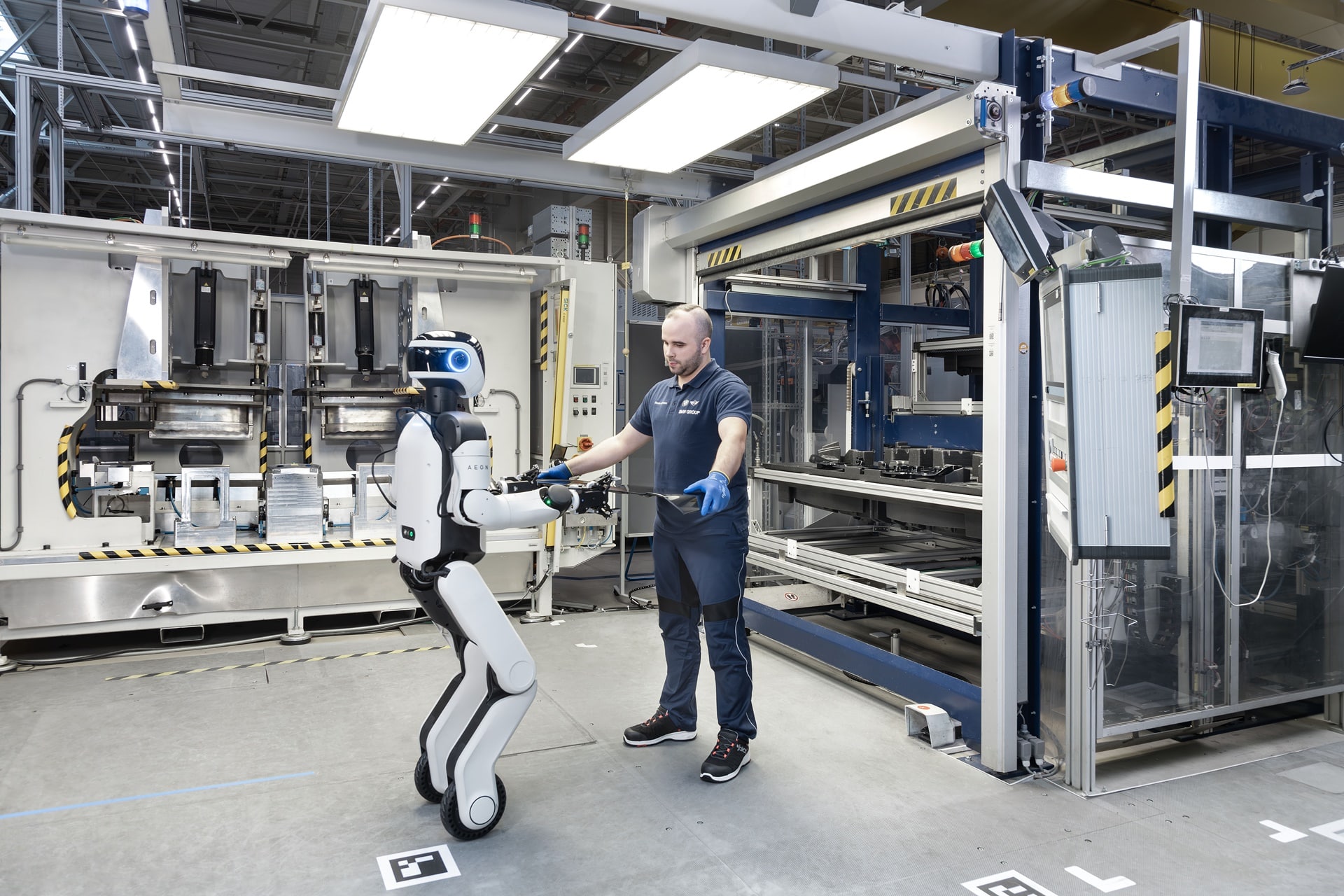 El Grupo BMW utilizará robots humanoides en la producción en Europa por primera vez