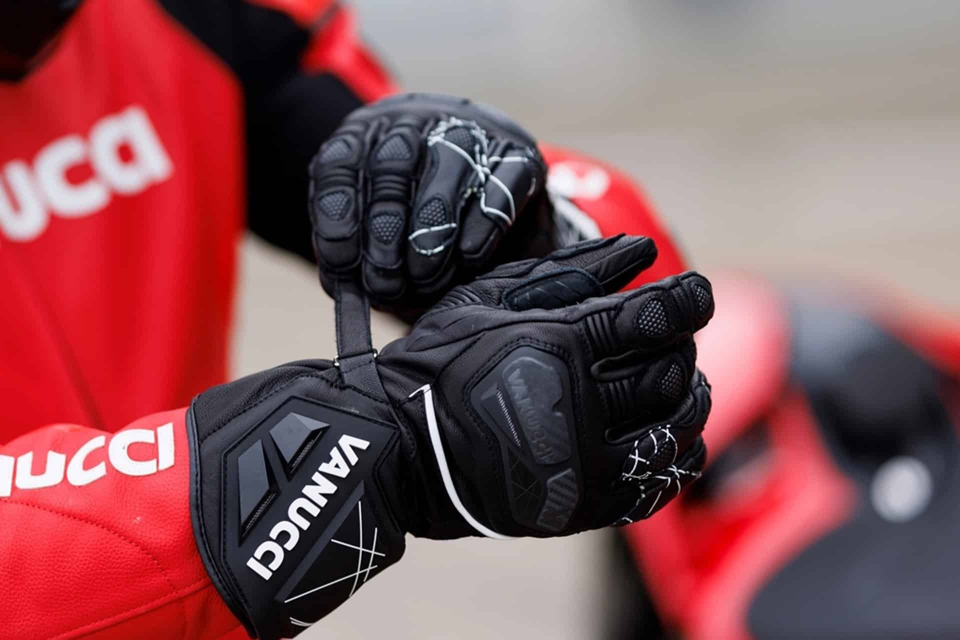 Cómo escoger tus guantes de moto para tu seguridad y confort