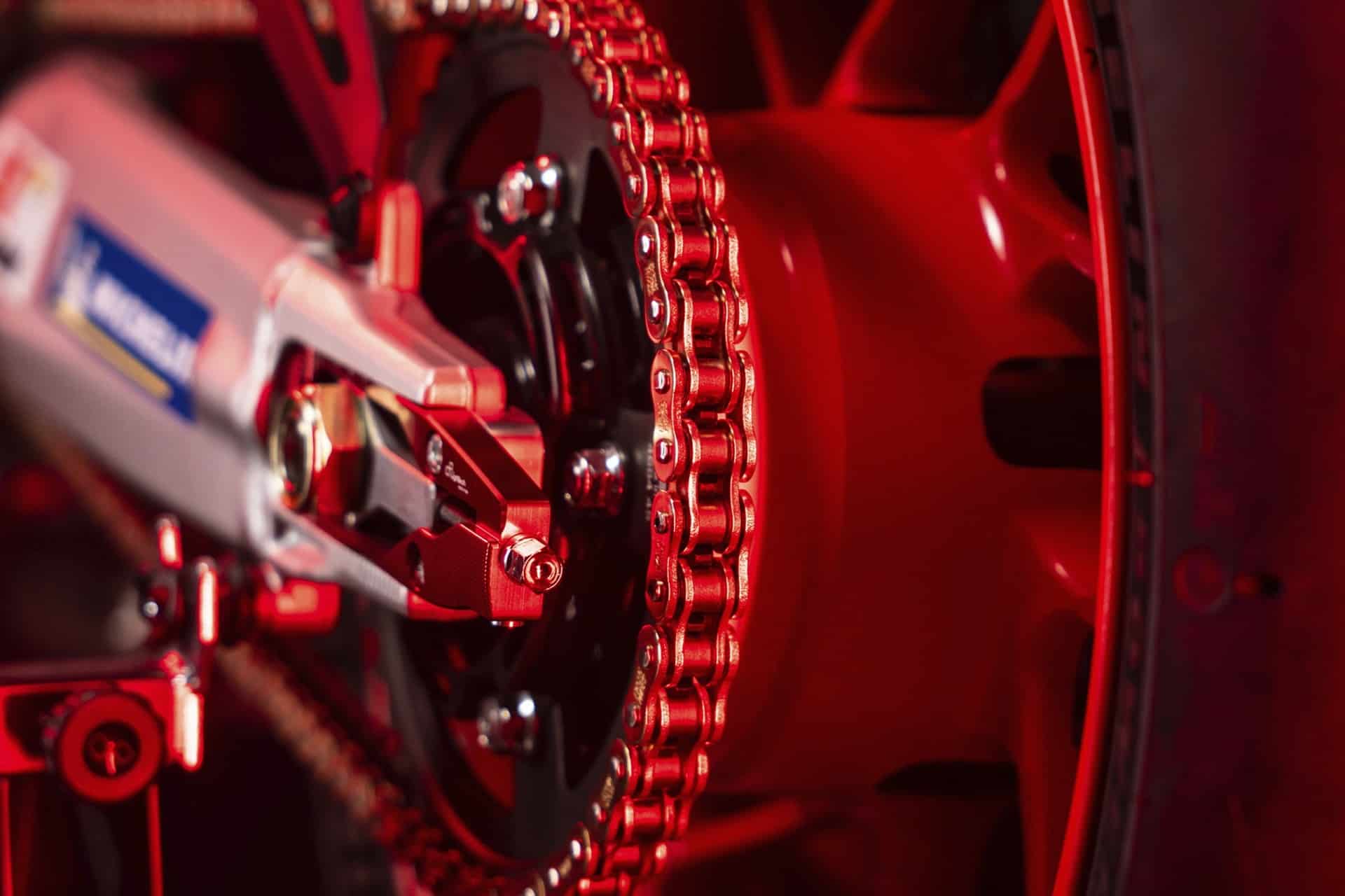 Gama EK Chain 2026: Cadenas de alto rendimiento para una conducción más estable y segura