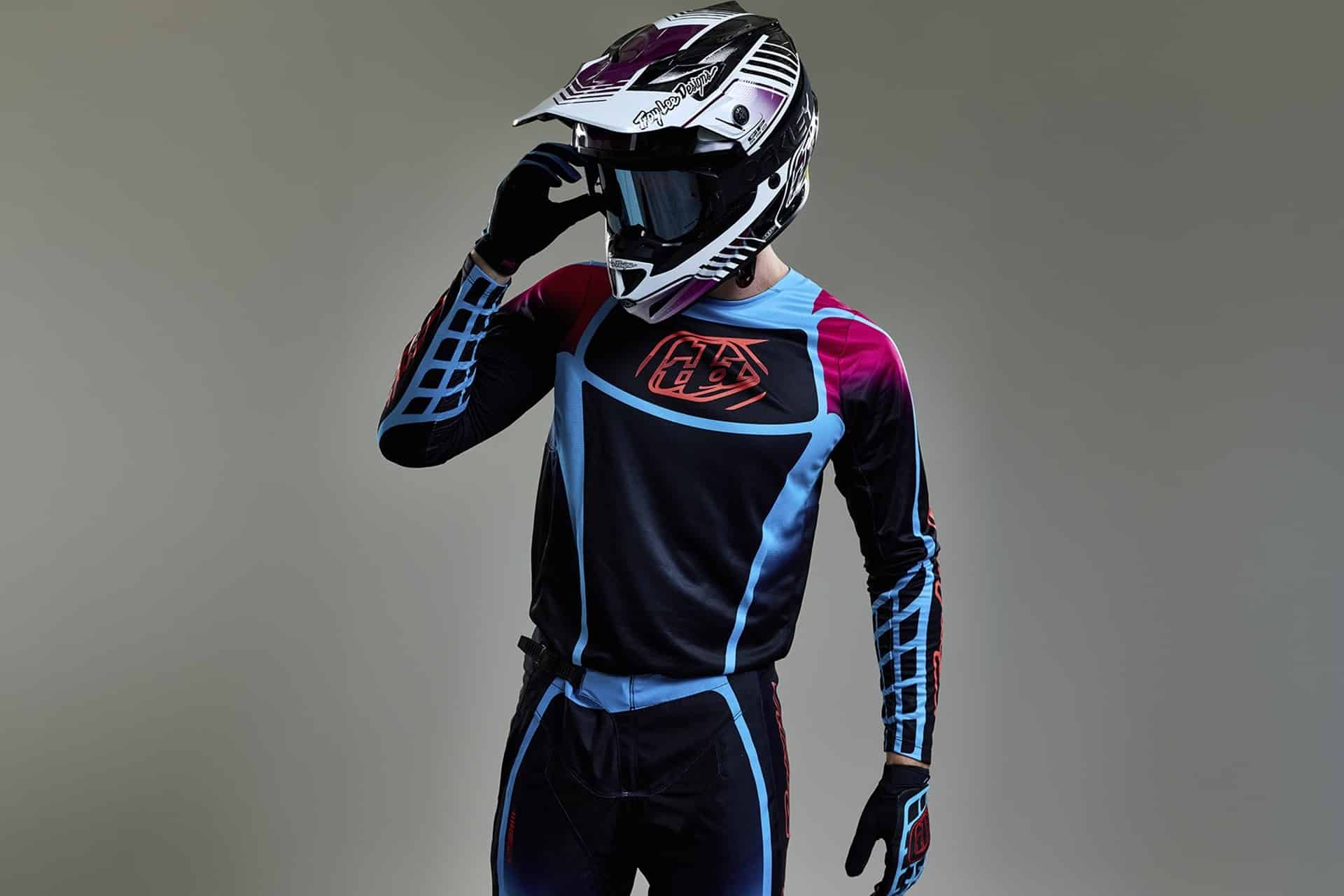 Troy Lee Designs presents its 2026 collection including its SE5 Carbon helmet