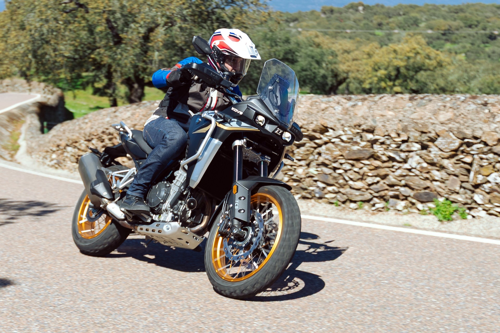 Prueba Kove 800X GT 2026