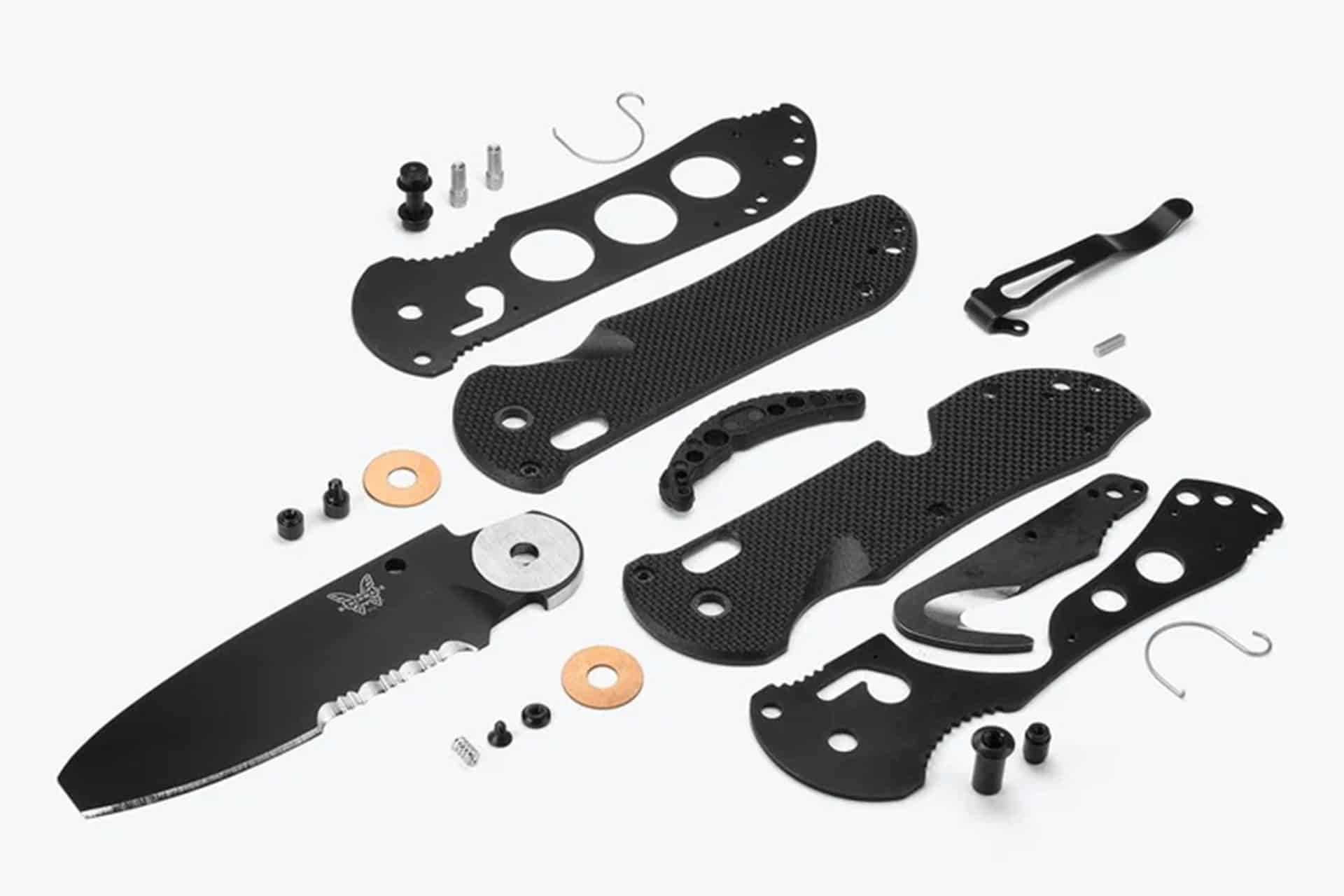 Benchmade Triage, the knife that is equally valid for traveling to the moon as on a motorcycle