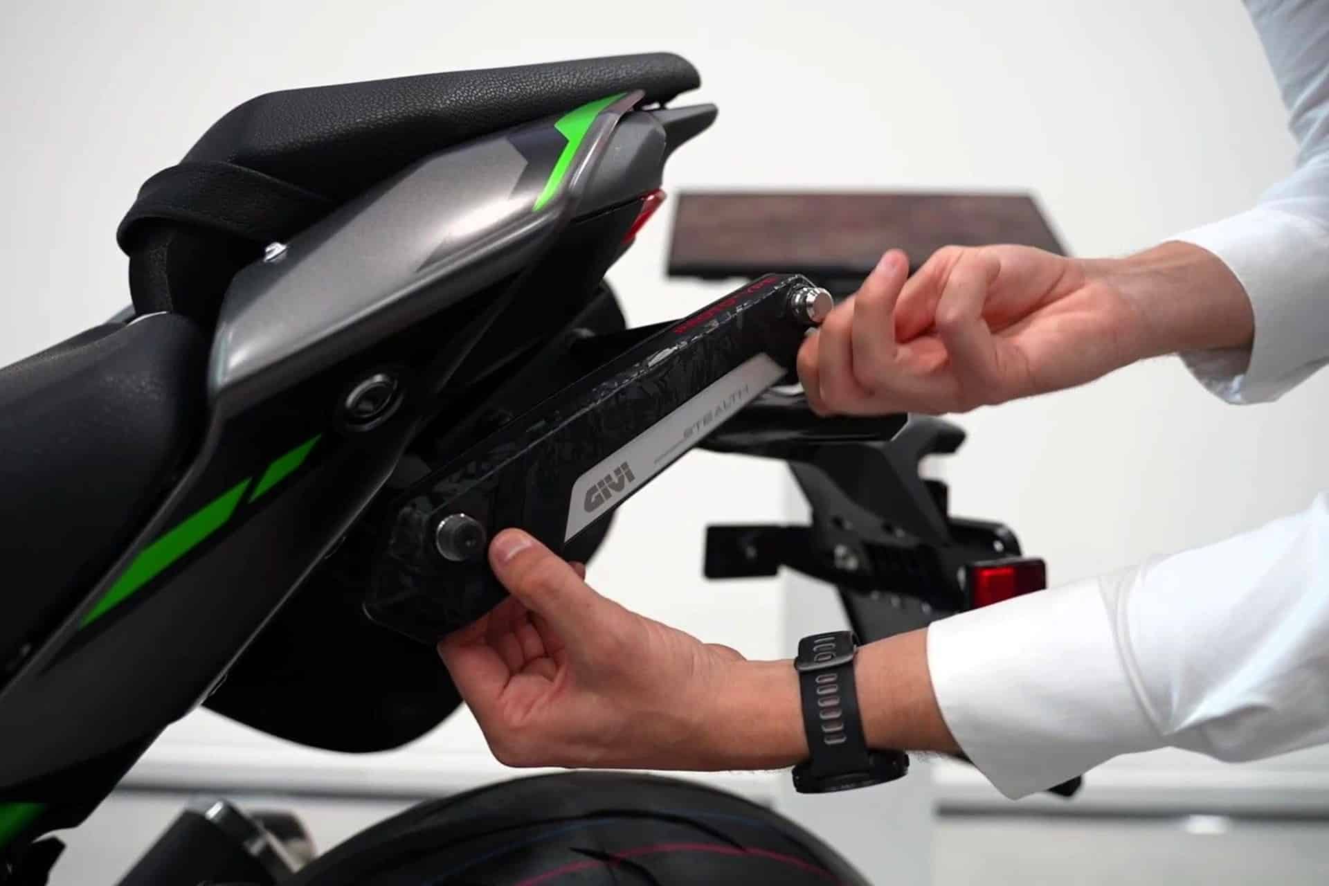 GIVI Stealth: The retractable anchor that preserves the original aesthetics of the motorcycle