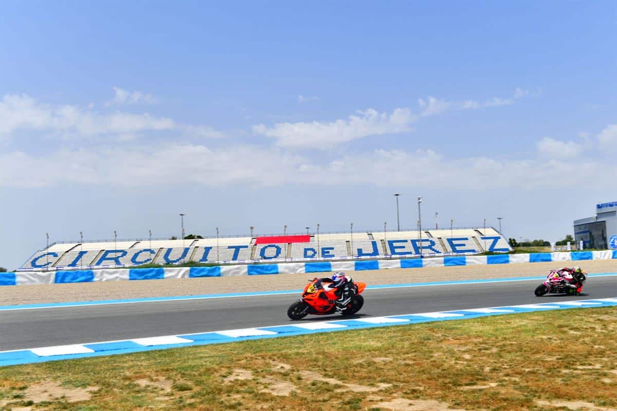 Riding through the 13 curves of the Cádiz circuit is always special