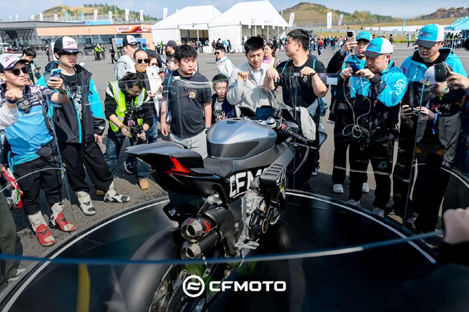 The new V4 SR-RR officially unveiled on the occasion of “CFMoto Day 2026”