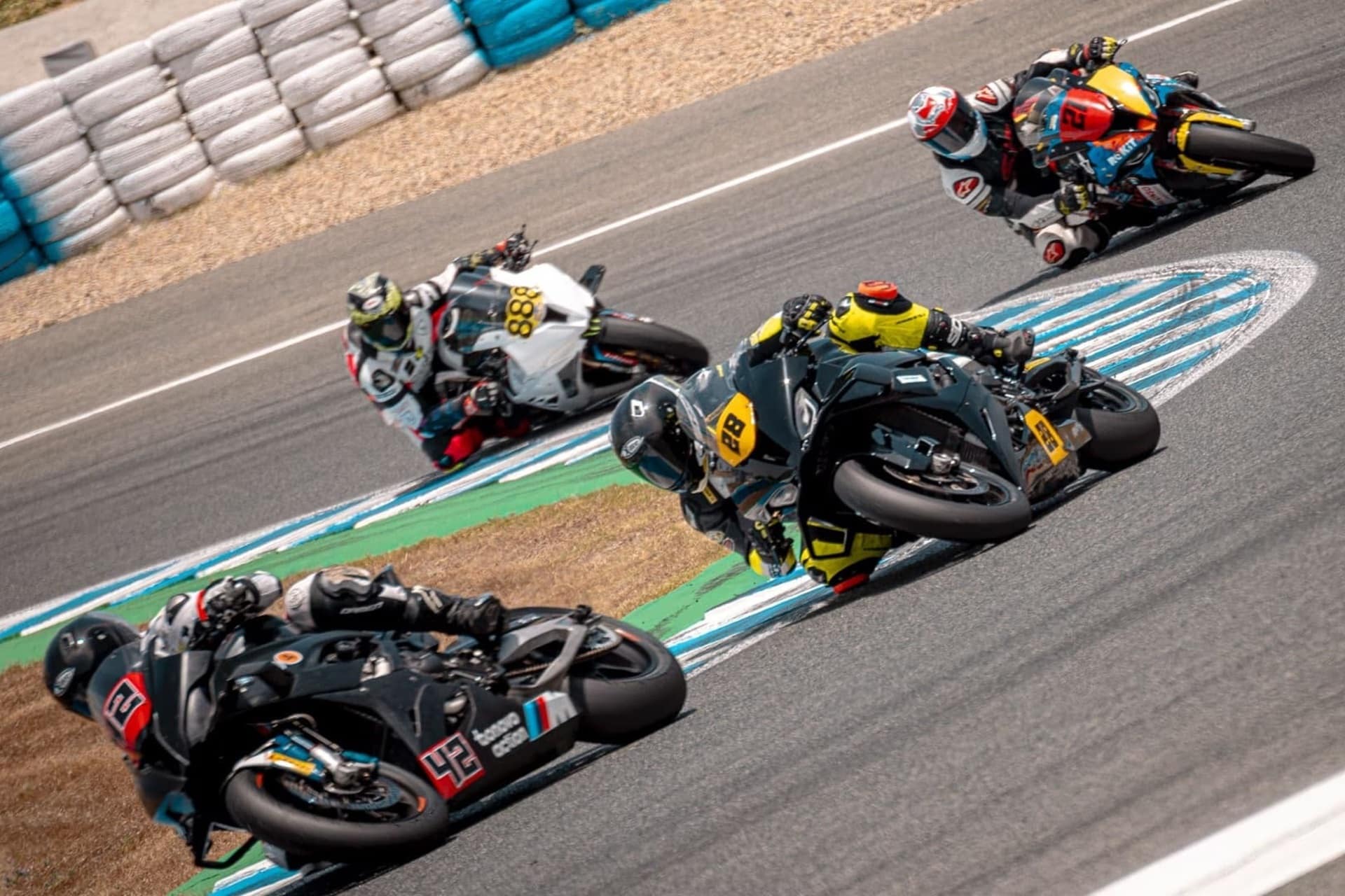 The BMW Motorrad RR Iberia Cup 2026 starts its engines next weekend in Valencia