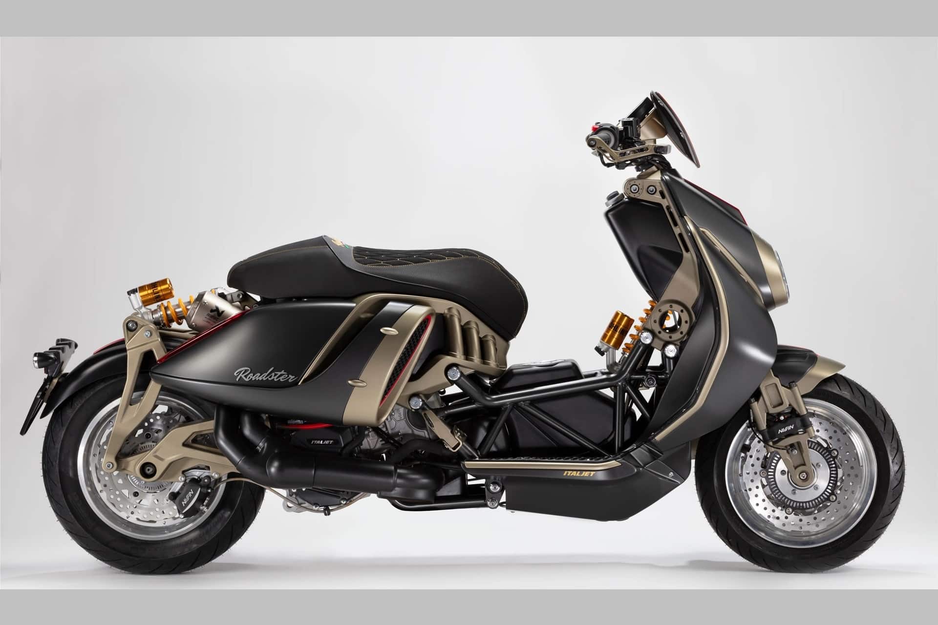 Italjet Roadster 400 “Founders Edition”: This is not about figures… Or is it?