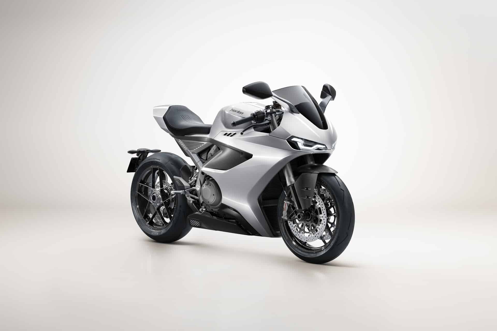 The new Manx R, the banner of Norton's renaissance, now available from 23,250 euros