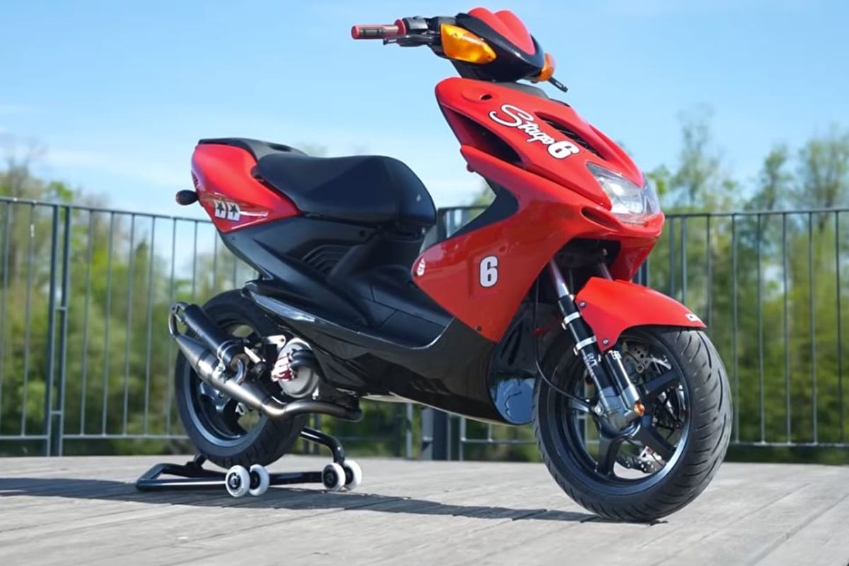 How to turn an outdated Yamaha Aerox 50 cc into Rok Bagoros's own stunt machine