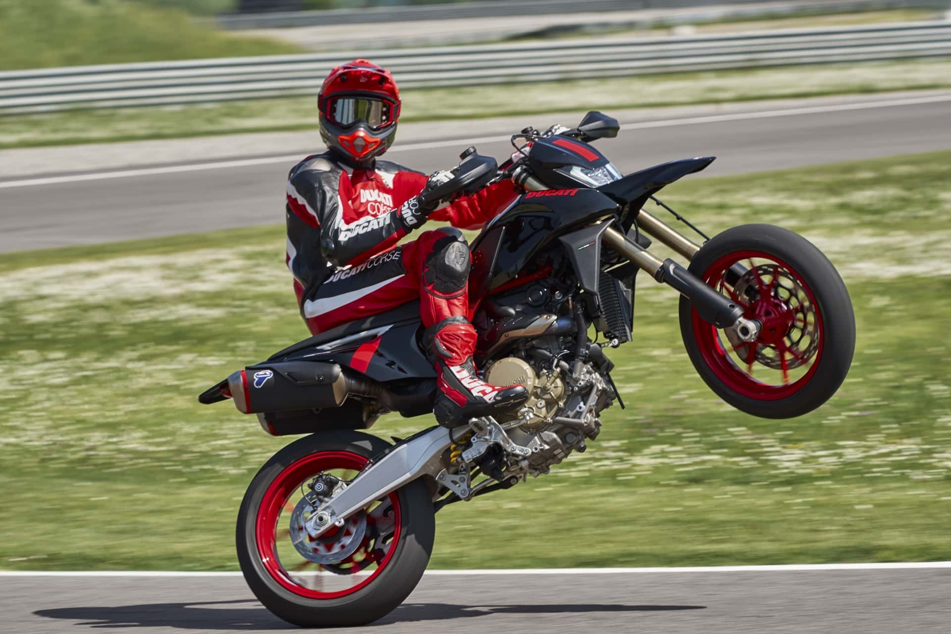 New 698 Mono Nera: Ducati's Hypermotard range reaches new heights
